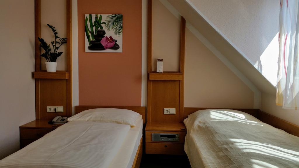Gasthof Landhotel Gruner Baum Cadolzburg Exterior photo