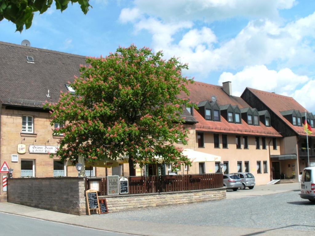 Gasthof Landhotel Gruner Baum Cadolzburg Exterior photo