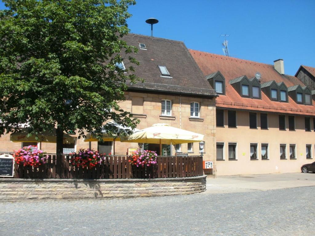 Gasthof Landhotel Gruner Baum Cadolzburg Exterior photo